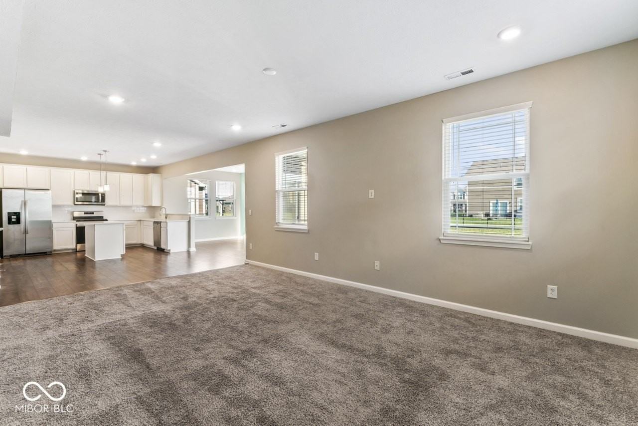 6874 Nottingham Ln - Photo 7 of 49