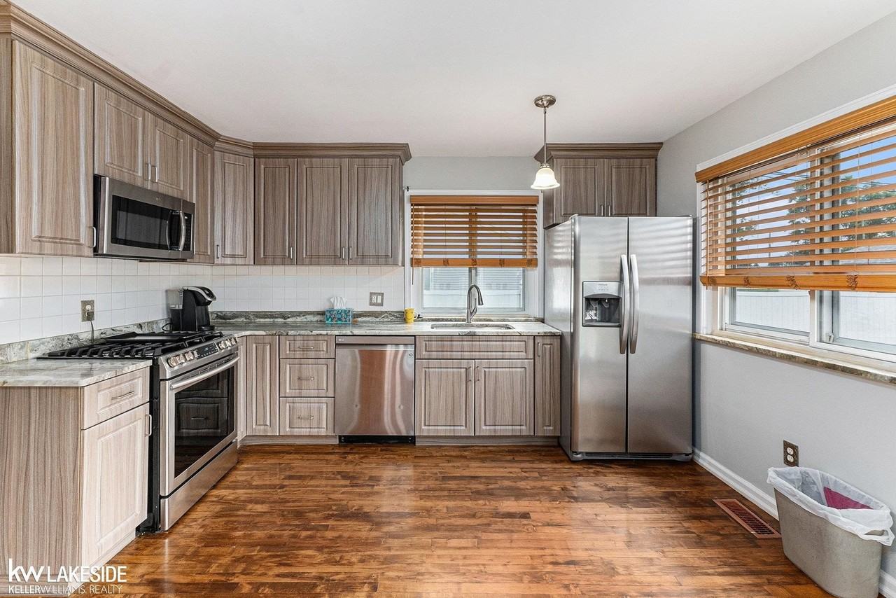37239 Carpathia Blvd - Photo 6 of 16