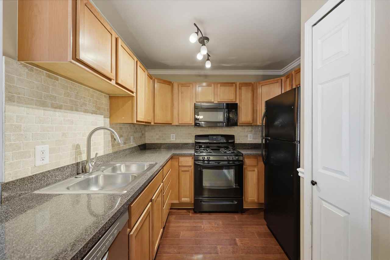 53224 Providence E - Photo 6 of 24