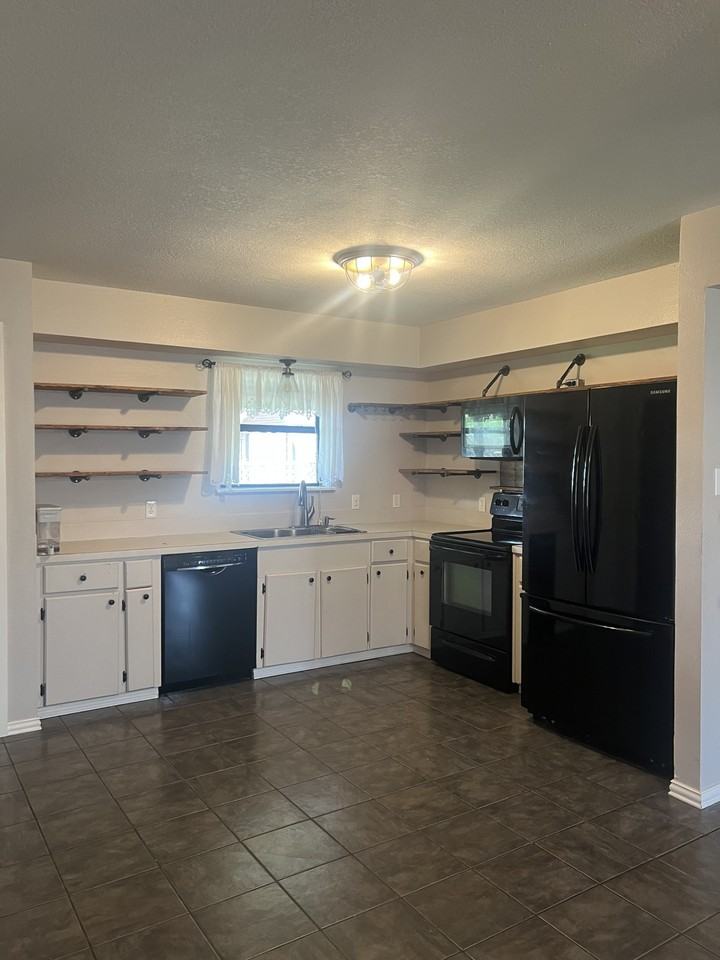 2036 Lisa Cir #1 - Photo 2 of 12