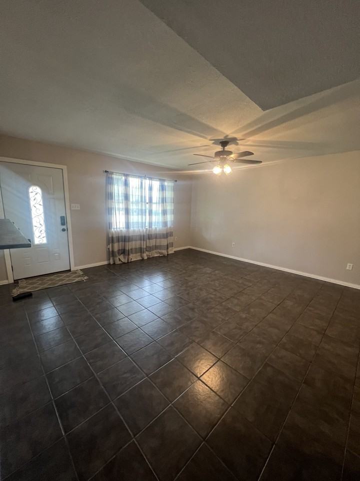 2036 Lisa Cir #1 - Photo 4 of 12