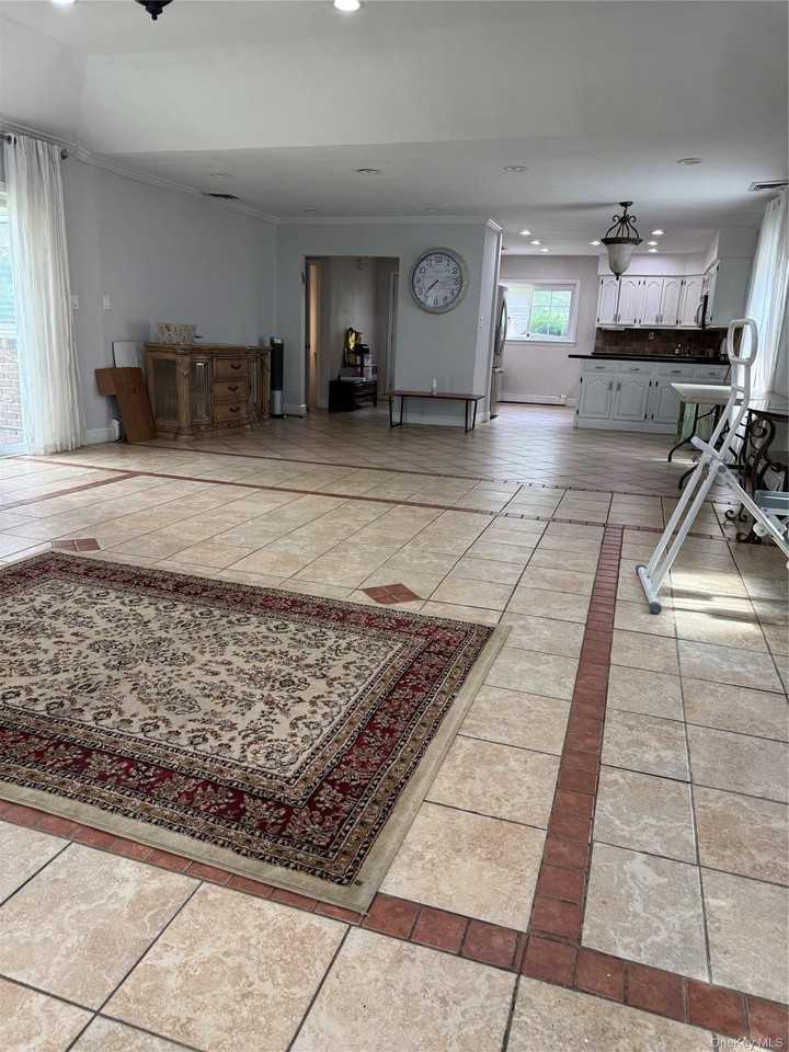 1498 Kew Ave - Photo 5 of 14