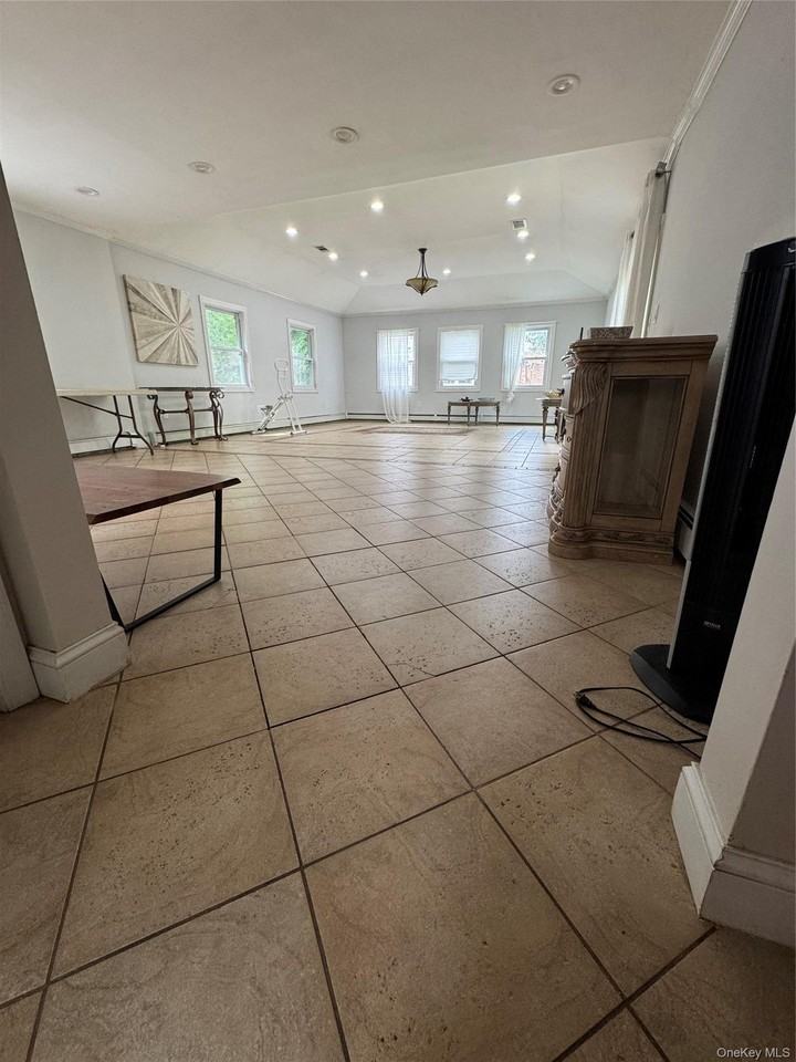 1498 Kew Ave - Photo 6 of 14