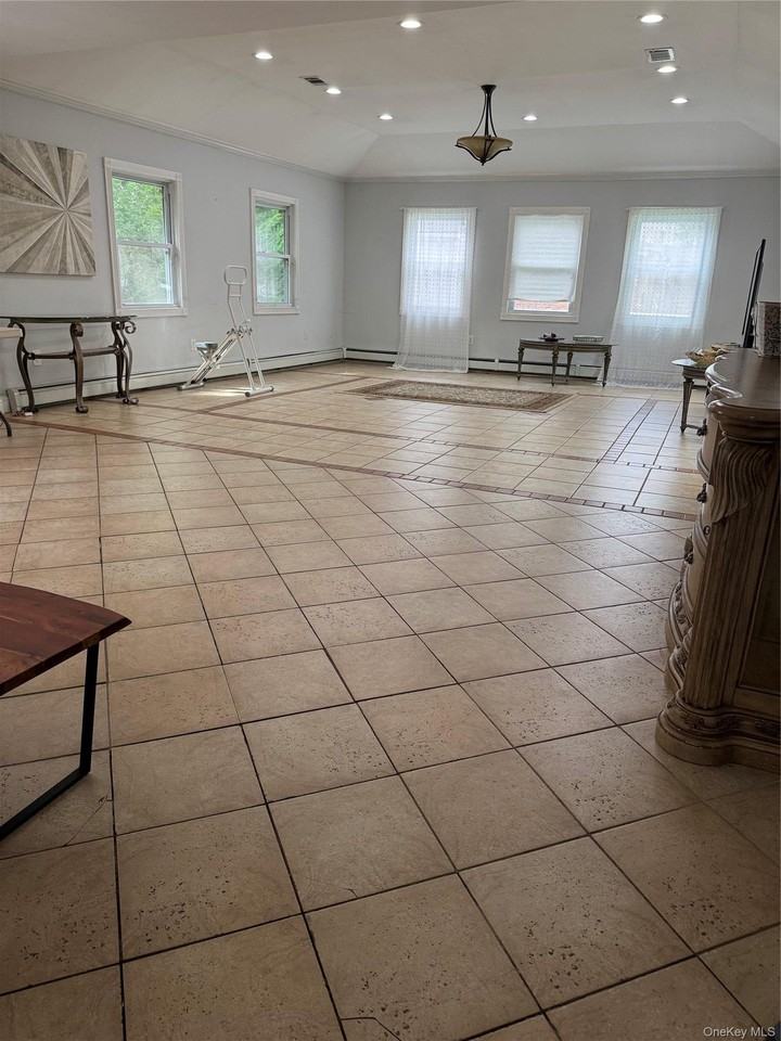 1498 Kew Ave - Photo 7 of 14