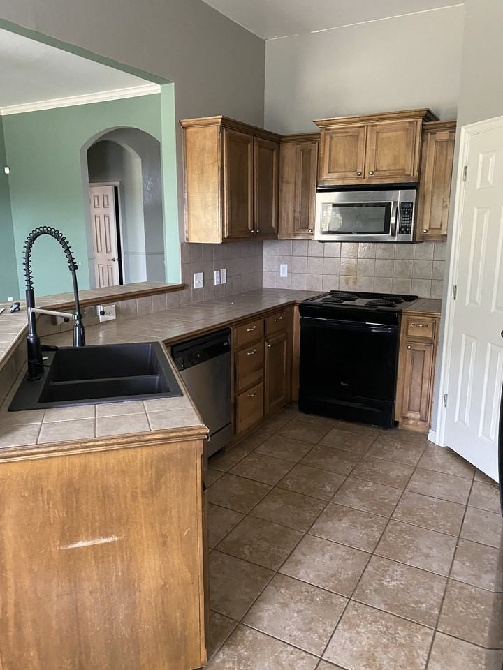 4812 Sw Malcom Rd #1 - Photo 3 of 10