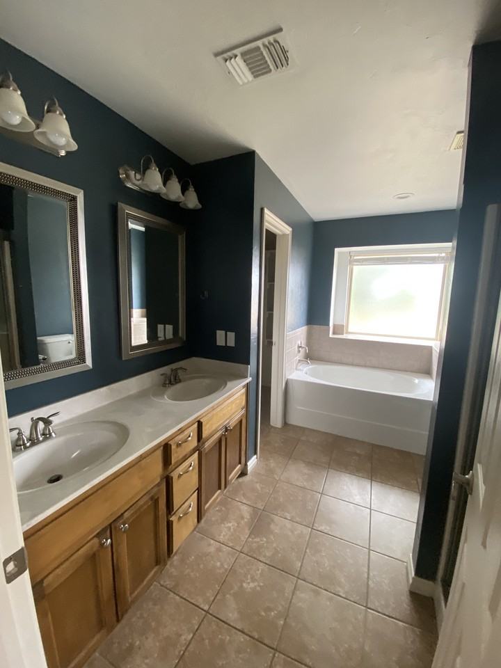 4812 Sw Malcom Rd #1 - Photo 5 of 10