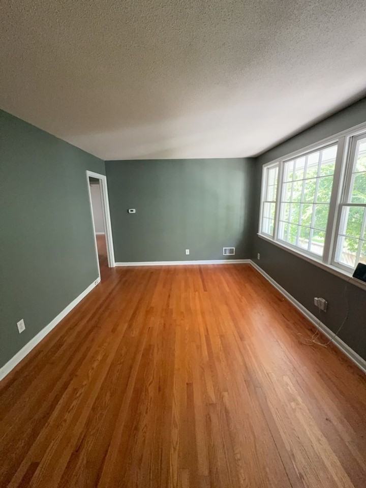 1032 Lancaster St - Photo 2 of 13