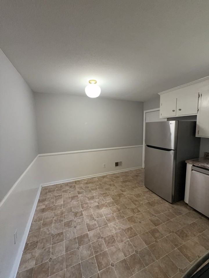 1032 Lancaster St - Photo 3 of 13