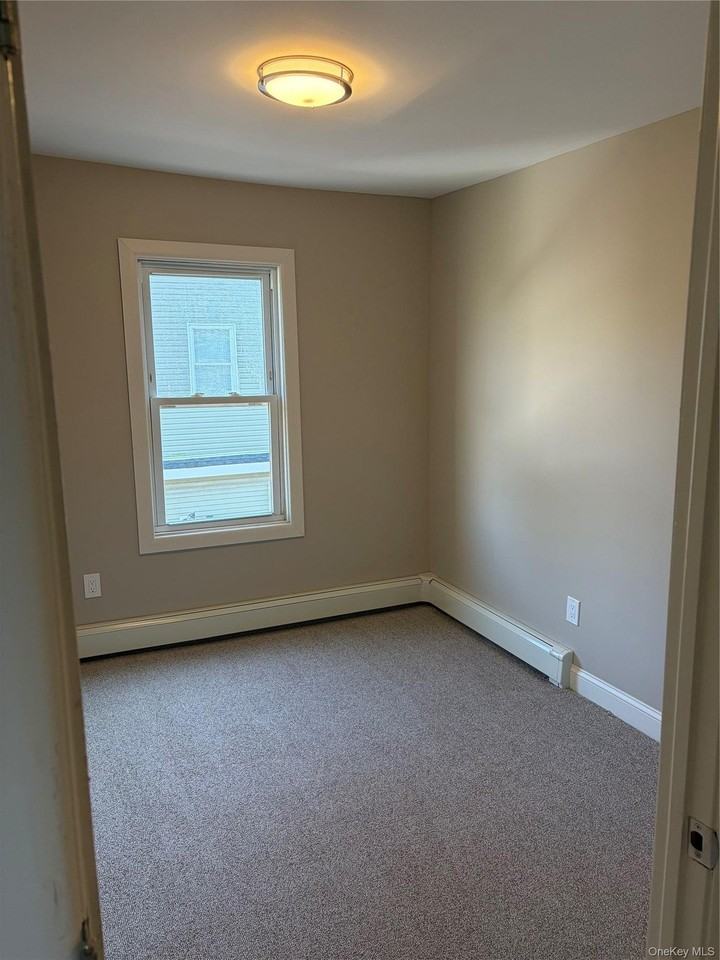 48 Penataquit Ave - Photo 5 of 7