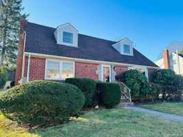 featured image of 7 Beatrice Ave