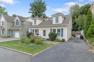 featured image of 11 Bay St