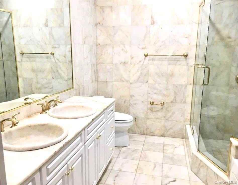 171 Great Neck Rd - Photo 5 of 10