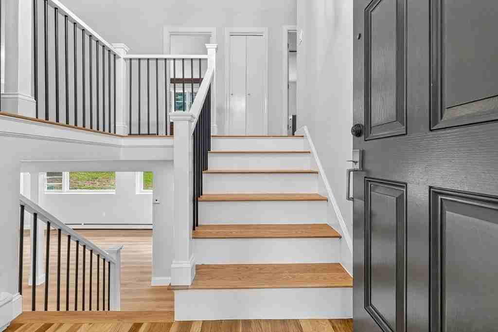48 Oxford Rd - Photo 4 of 42
