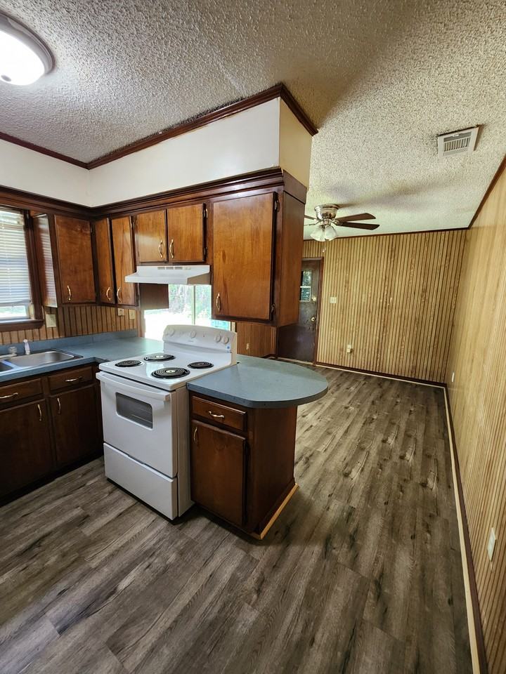 2131 Woodside Dr #1 - Photo 3 of 9