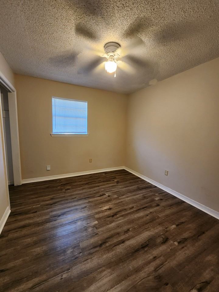 2131 Woodside Dr #1 - Photo 4 of 9