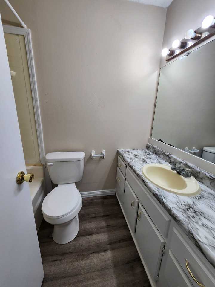 2131 Woodside Dr #1 - Photo 5 of 9