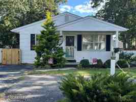 featured image of 931 Cypress Ave