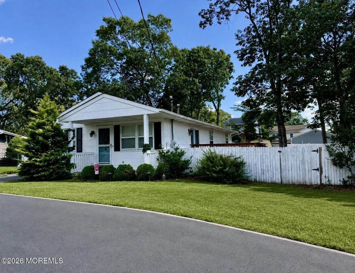 931 Cypress Ave - Photo 2 of 15