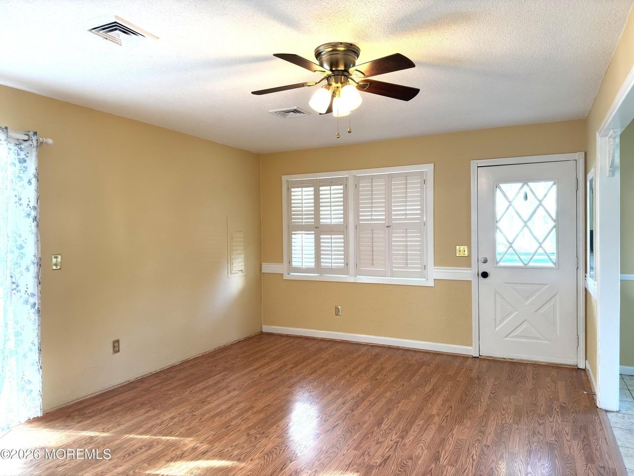 931 Cypress Ave - Photo 3 of 15