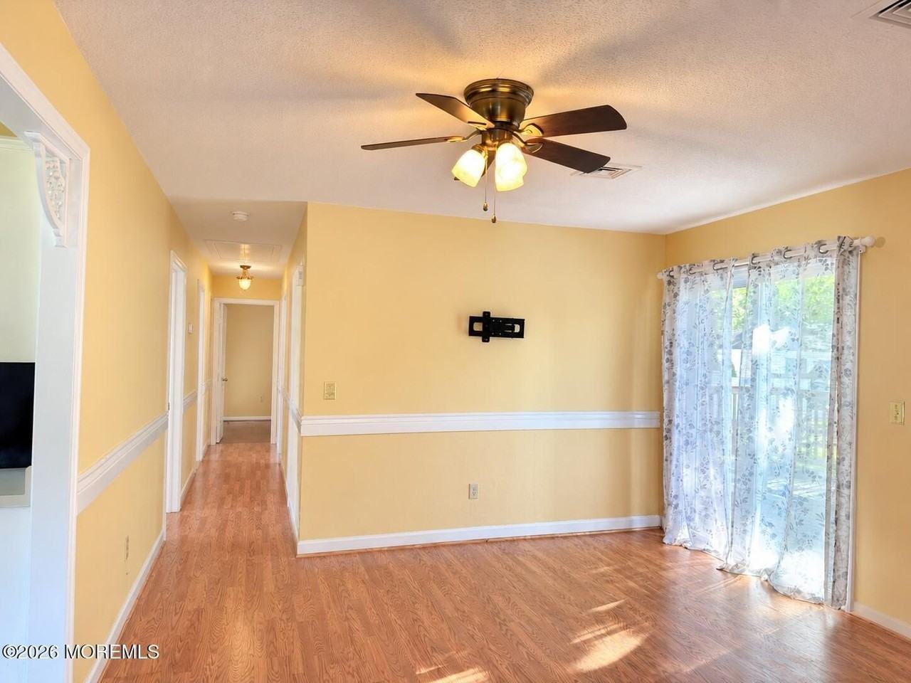 931 Cypress Ave - Photo 4 of 15