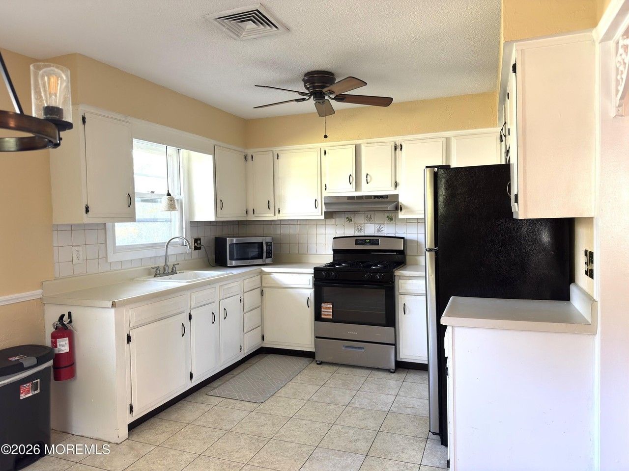 931 Cypress Ave - Photo 7 of 15
