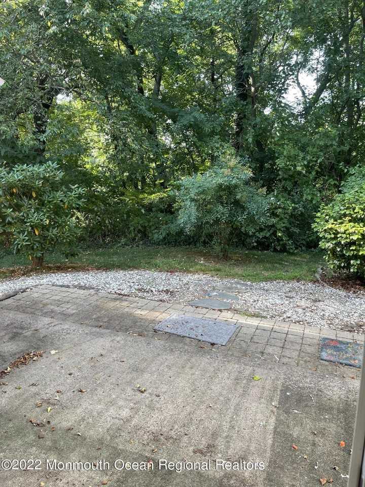 1 Amherst Ct #1 - Photo 3 of 34