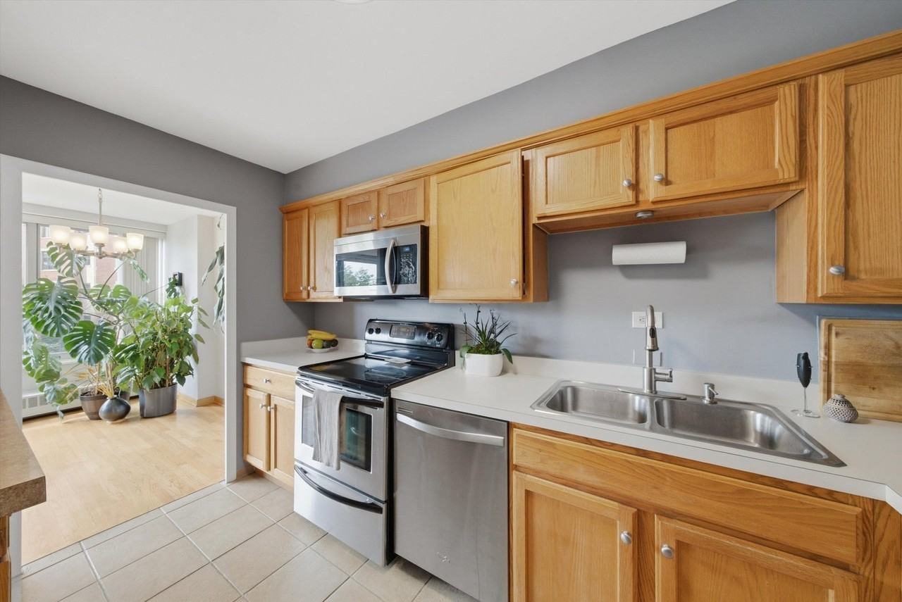 3900 N Lake Shore Dr #4B - Photo 2 of 28