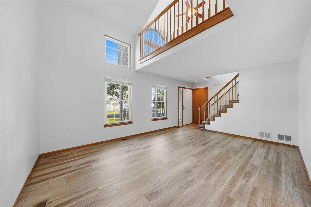 16051 Laurel Dr - Photo 3 of 32