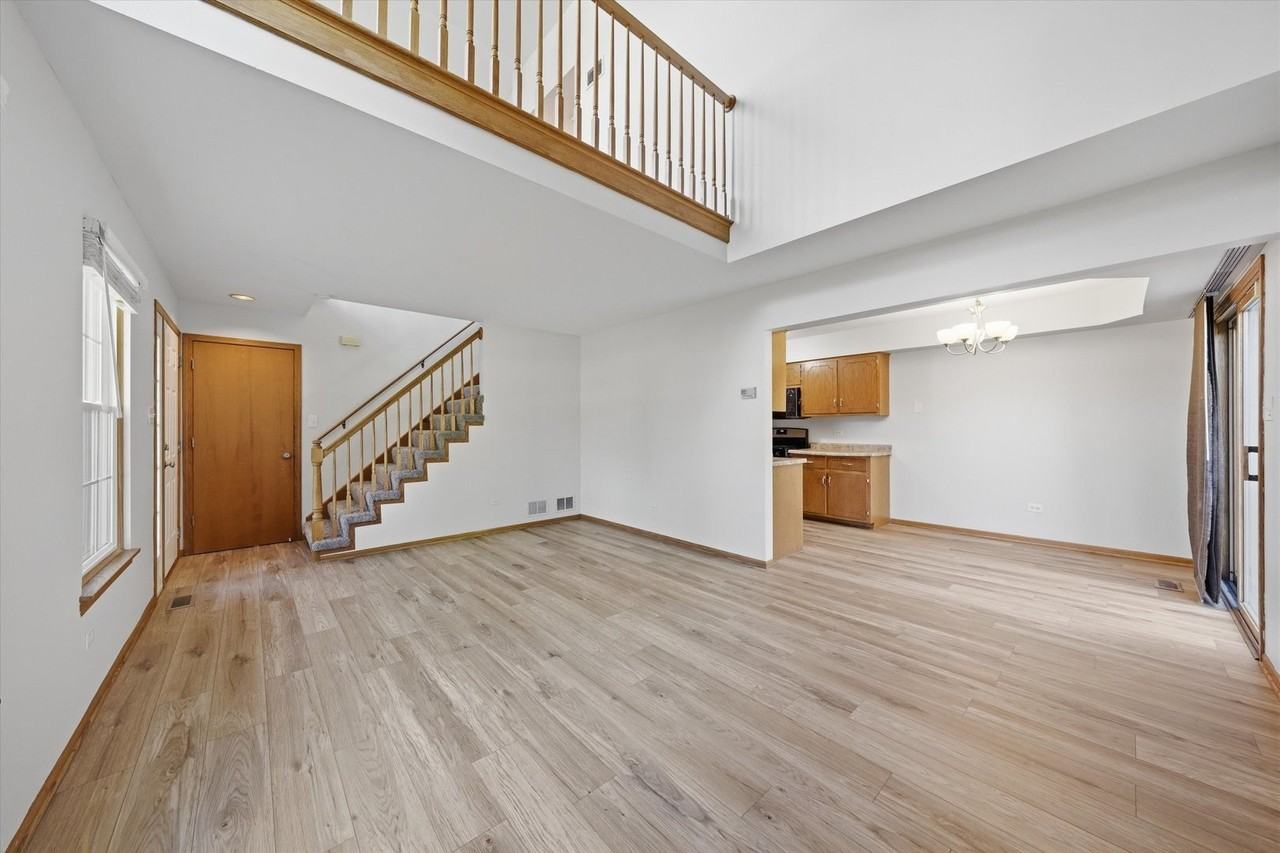 16051 Laurel Dr - Photo 4 of 32
