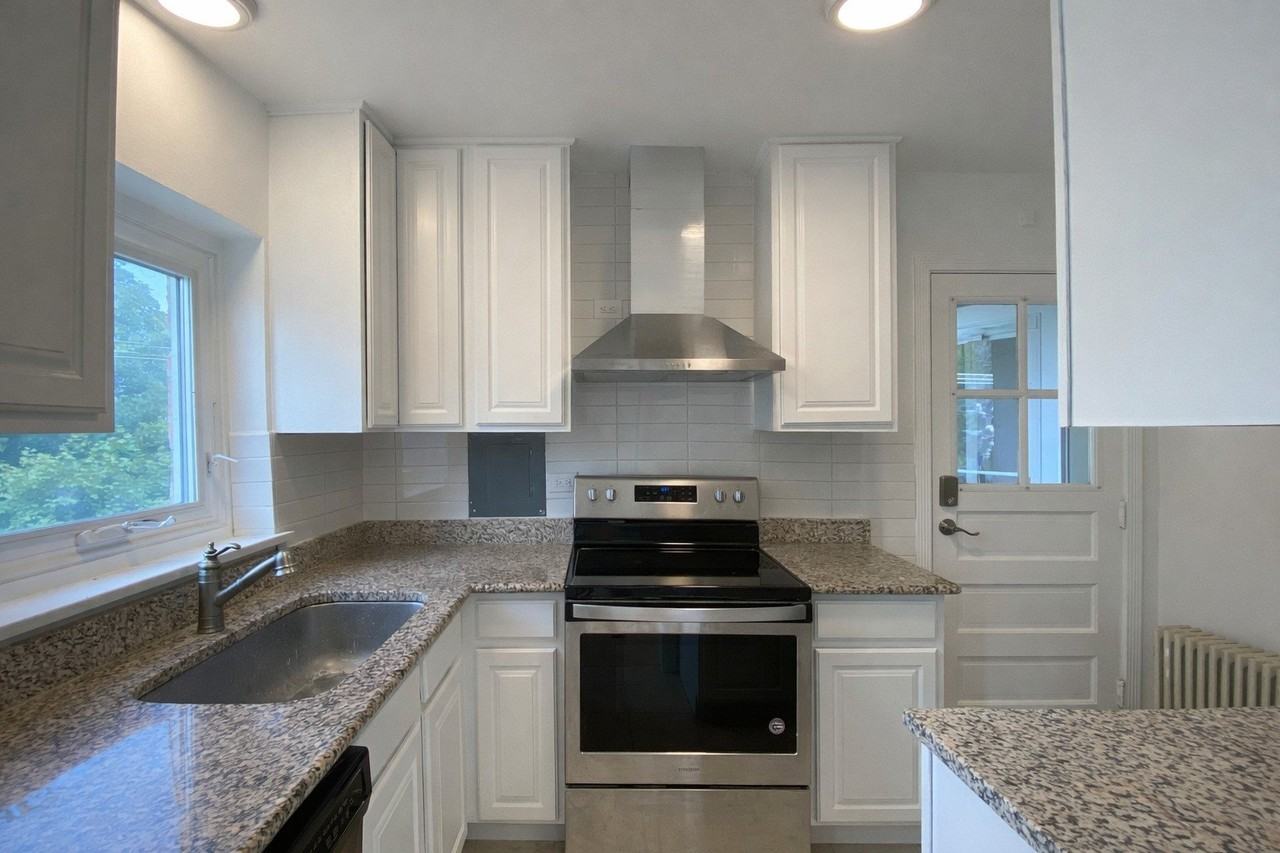 2608 Bennett Ave #3W - Photo 2 of 15
