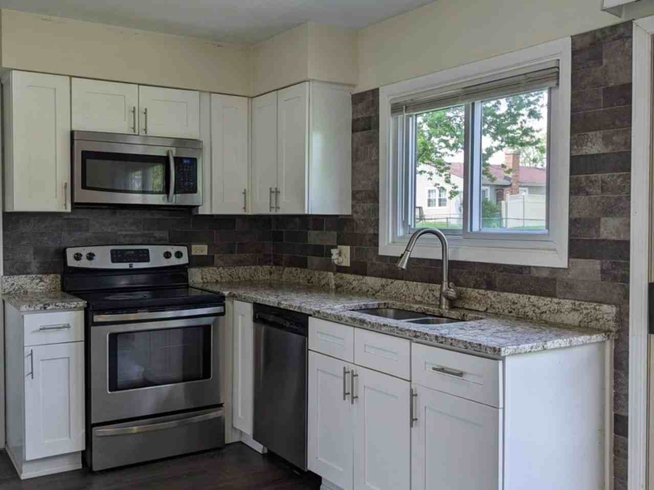 508 Bristol Ln - Photo 5 of 20