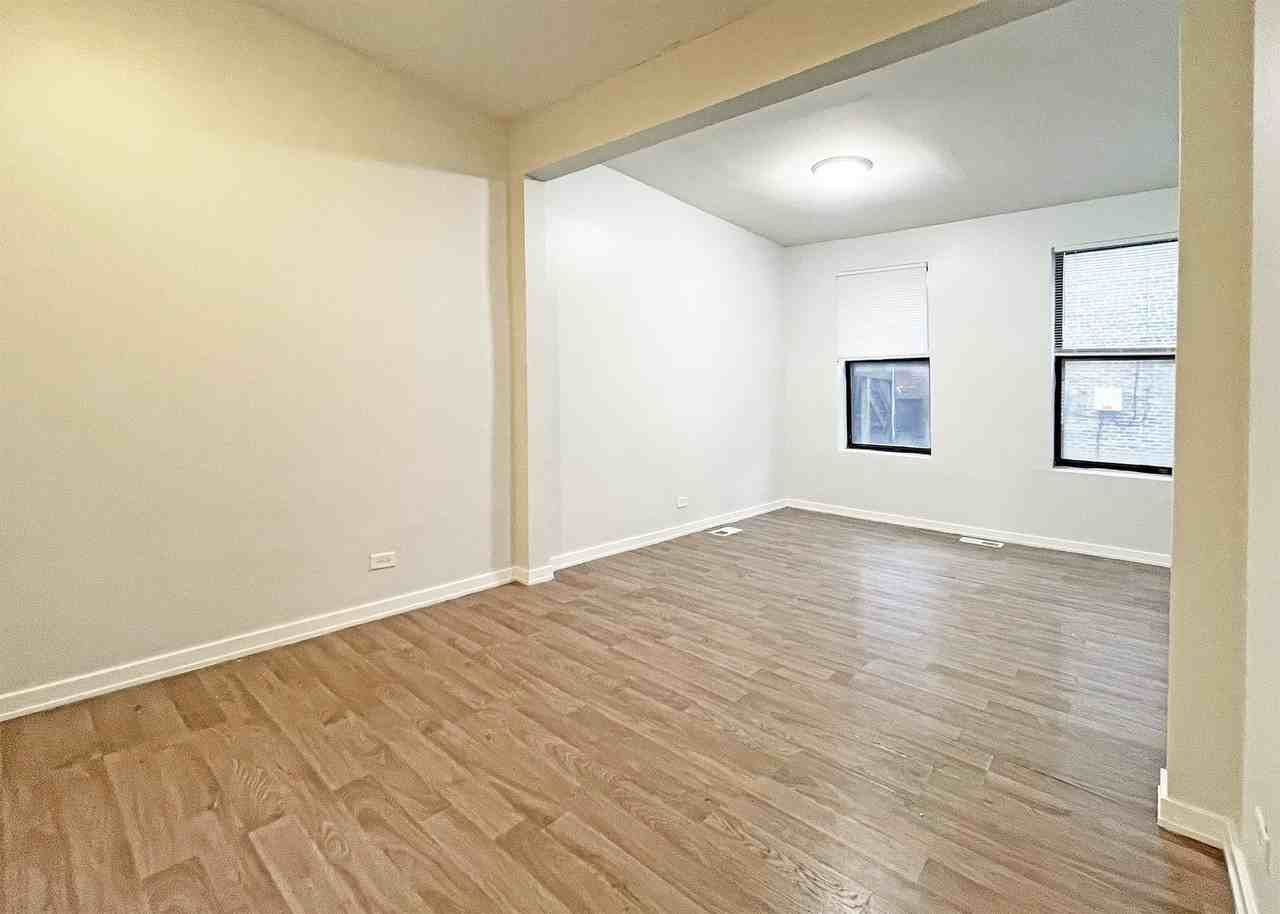1414 N Noble St #CH1 - Photo 2 of 12