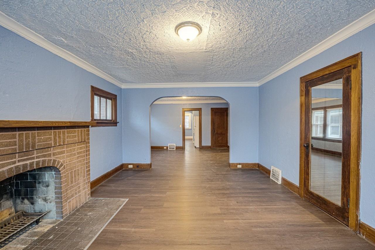 2403 Elm St - Photo 2 of 18