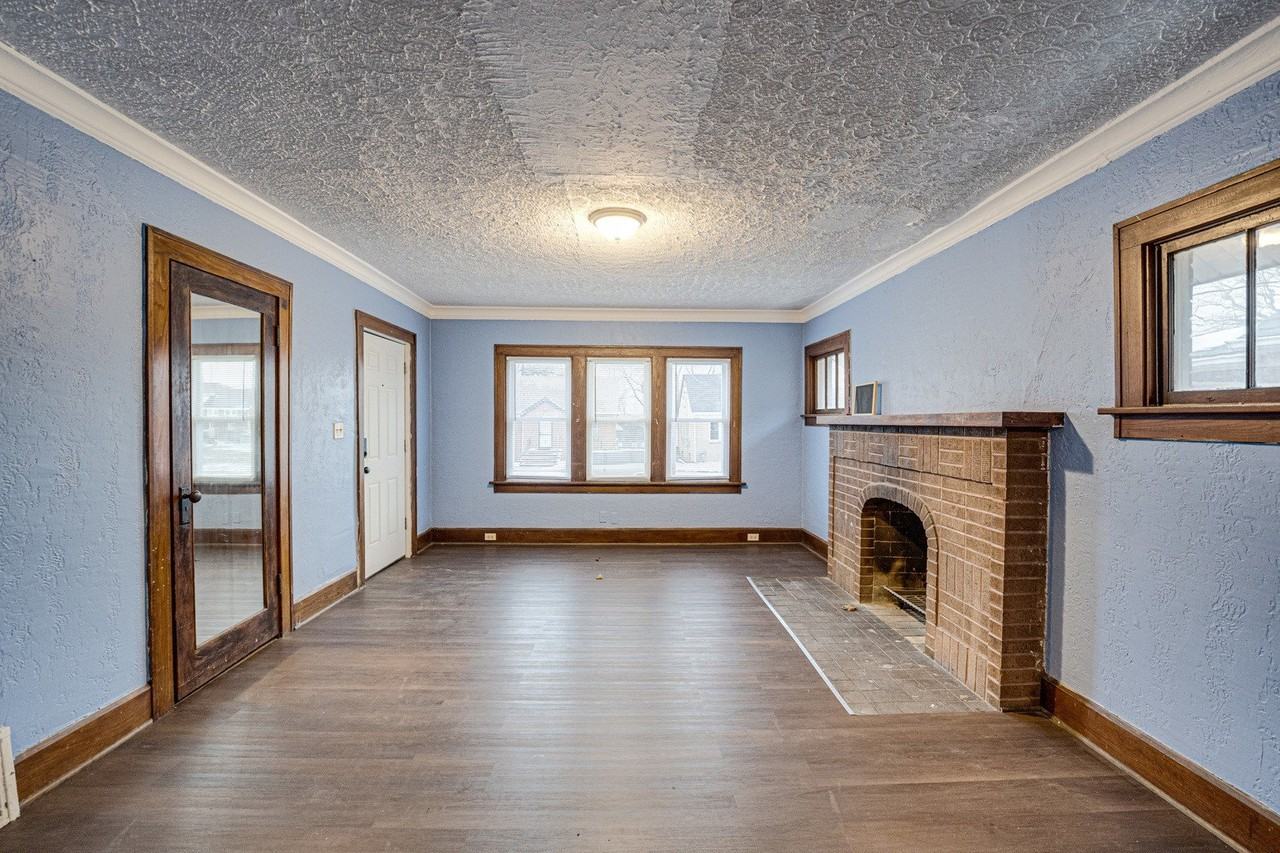 2403 Elm St - Photo 3 of 18