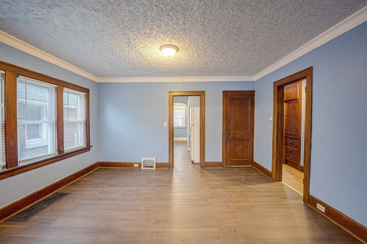 2403 Elm St - Photo 4 of 18