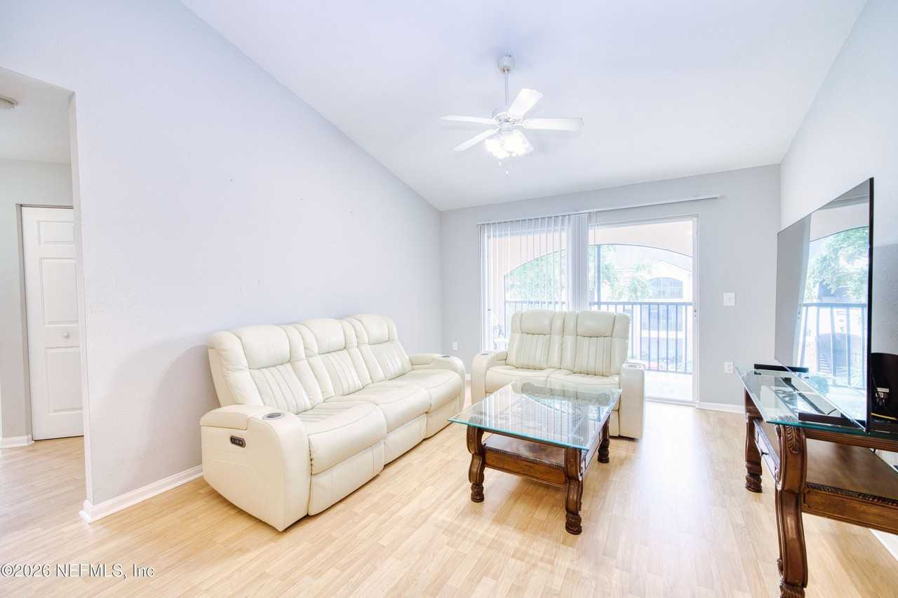940 Village Trl #8-307 - Photo 6 of 37