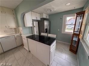 2405 Youngstown Rd Se - Photo 3 of 26
