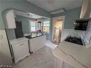 2405 Youngstown Rd Se - Photo 4 of 26