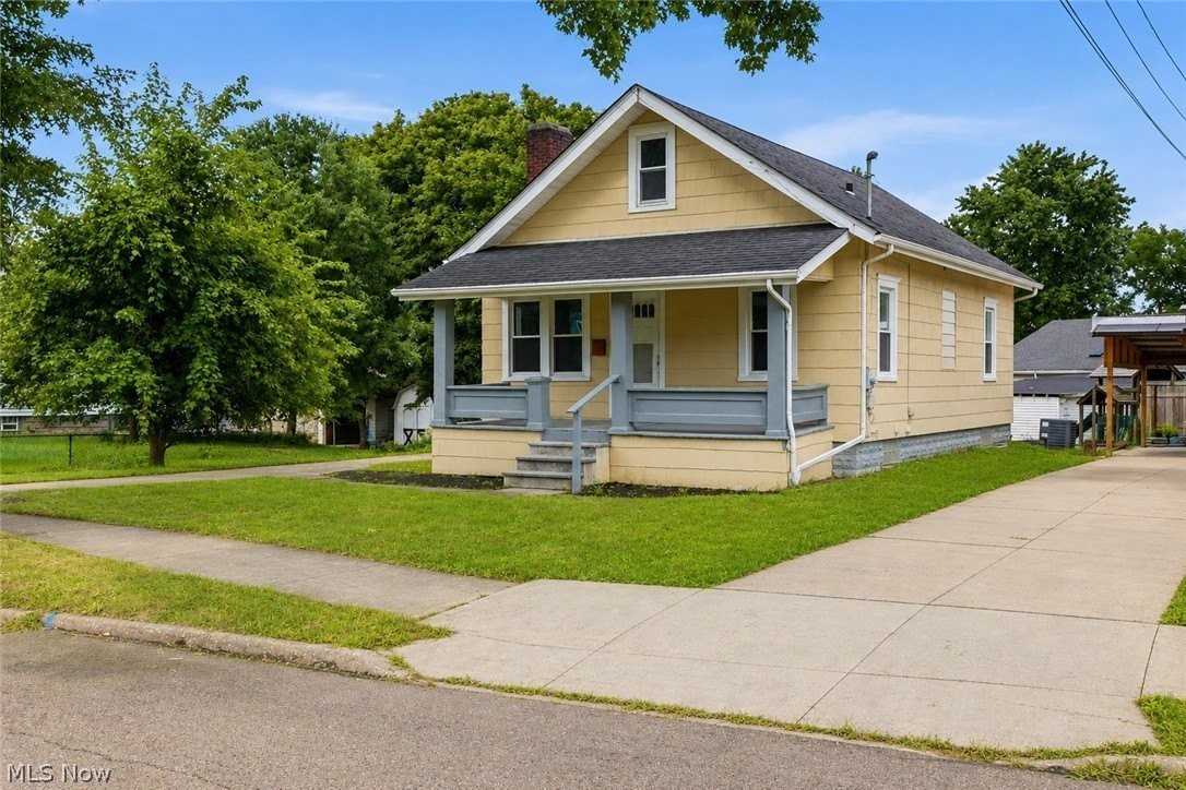 975 Corwin Ave - Photo 3 of 25