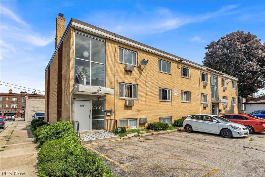 1415 Wyandotte Ave #106 - Photo 2 of 17