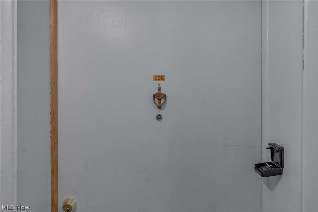 1415 Wyandotte Ave #106 - Photo 3 of 17