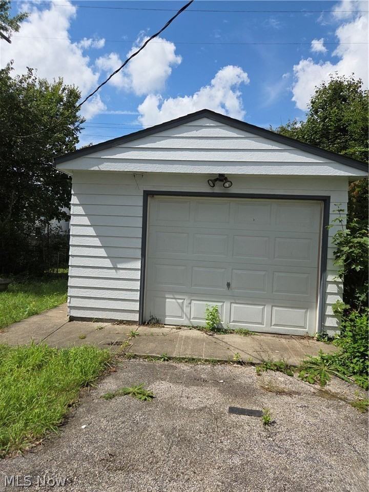 3618 E 105th St - Photo 3 of 27