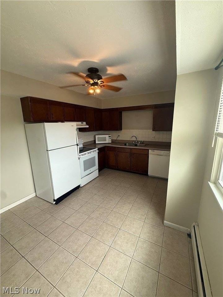 2520 Flintridge Dr - Photo 4 of 11