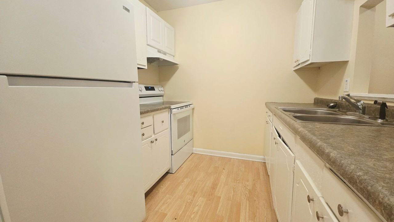 1116 Irving Ave - Photo 2 of 12