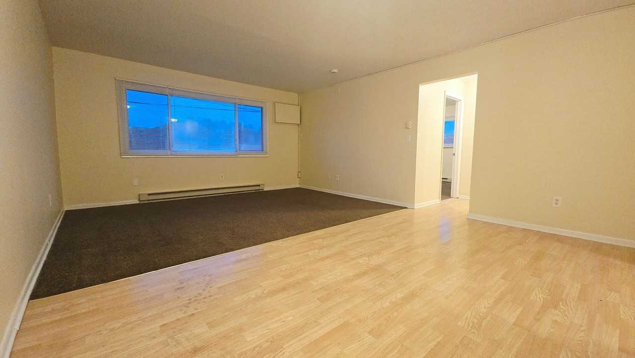 1116 Irving Ave - Photo 3 of 12