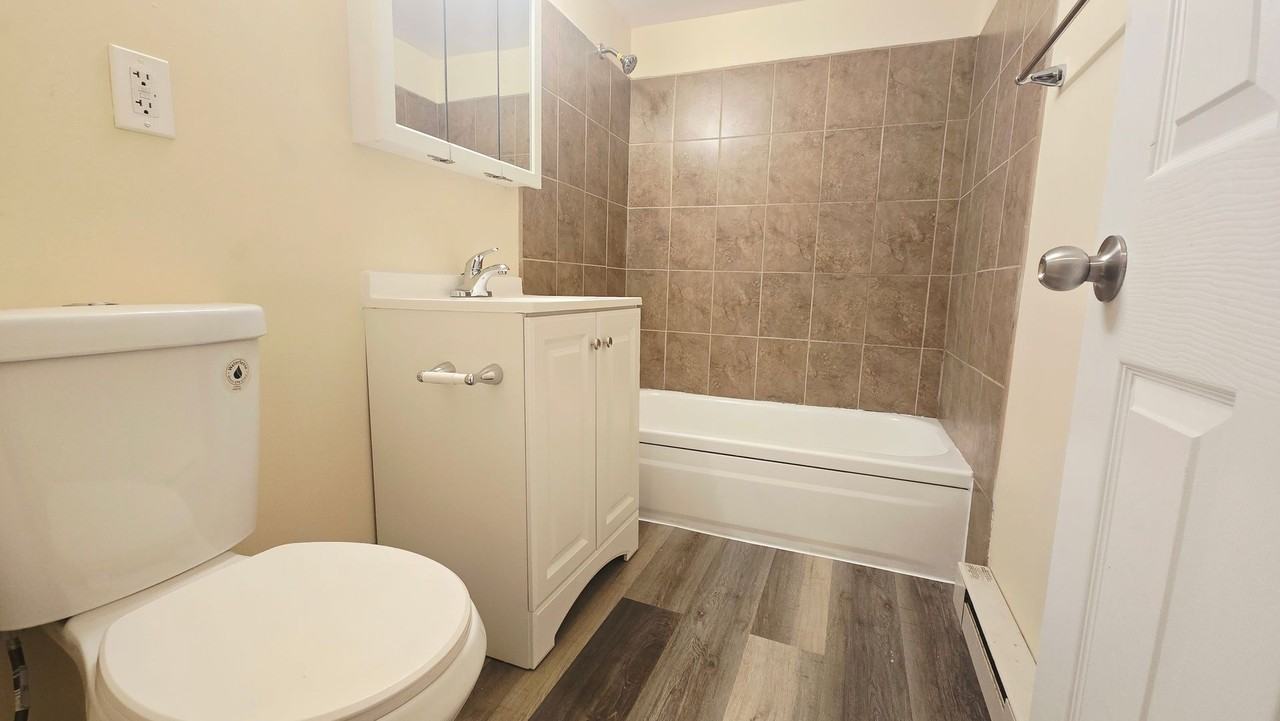 1116 Irving Ave - Photo 7 of 12