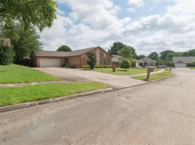 1104 W Birmingham St - Photo 3 of 29
