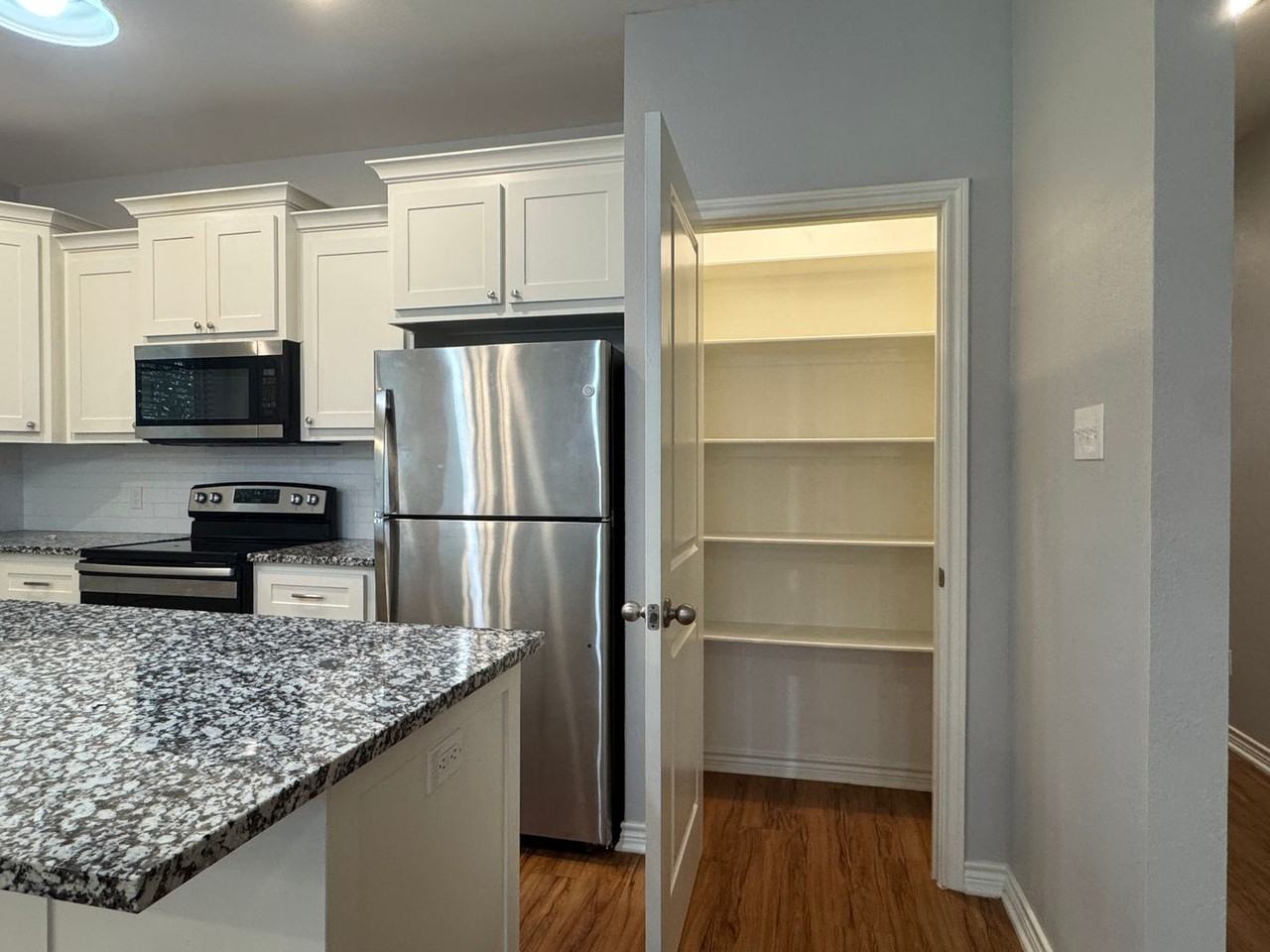 312 E 1st St - Photo 6 of 25