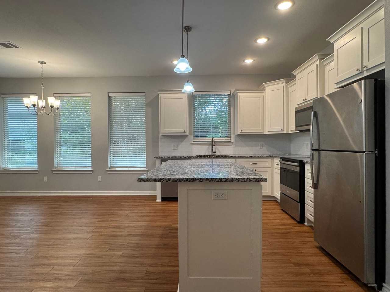312 E 1st St - Photo 7 of 25