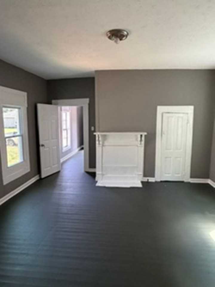 337 28th St - Photo 2 of 7